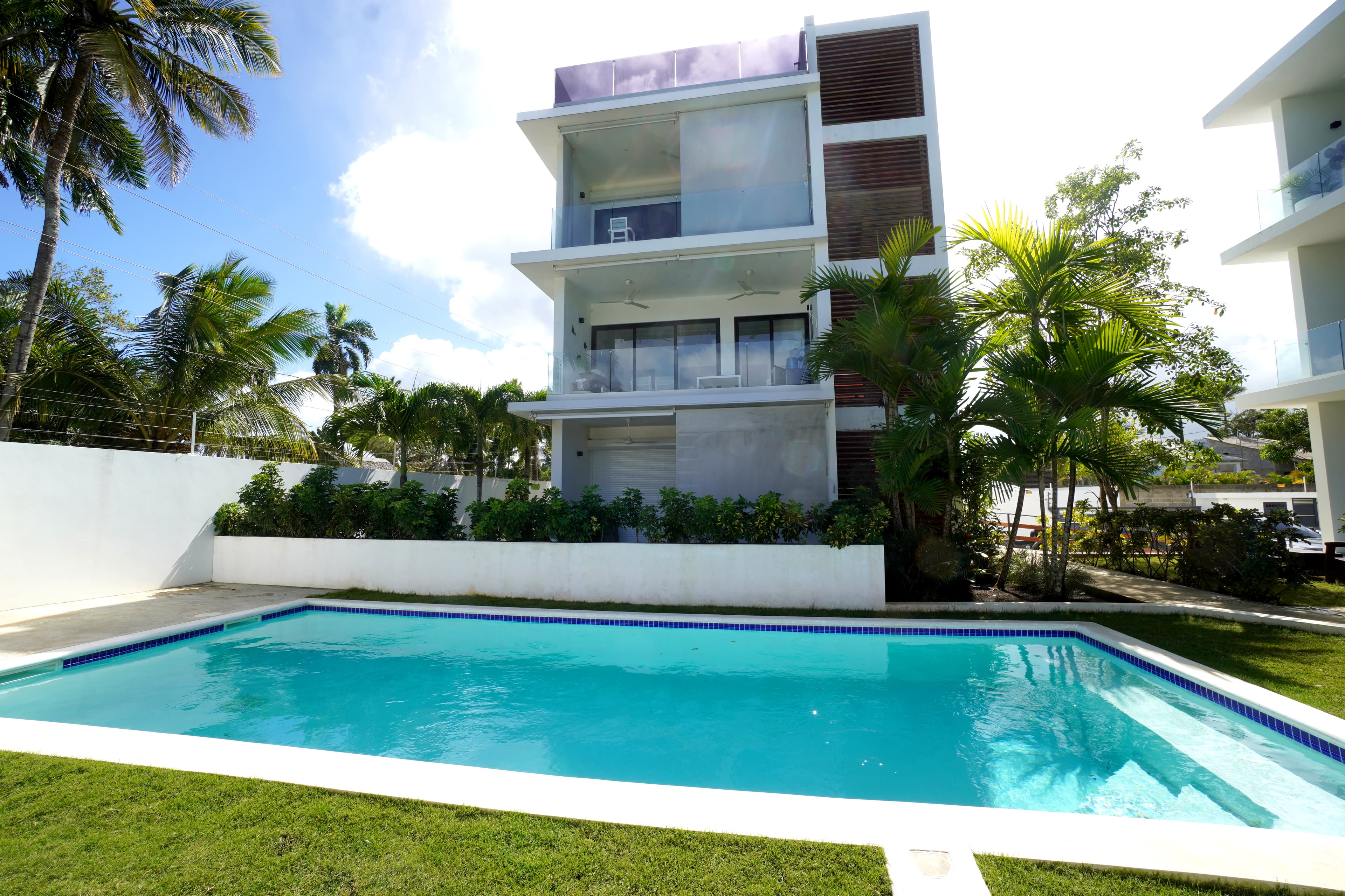 Duplex with rooftop studio steps from playa Las Ballenas en Las Ballenas, Las Terrenas — En venta