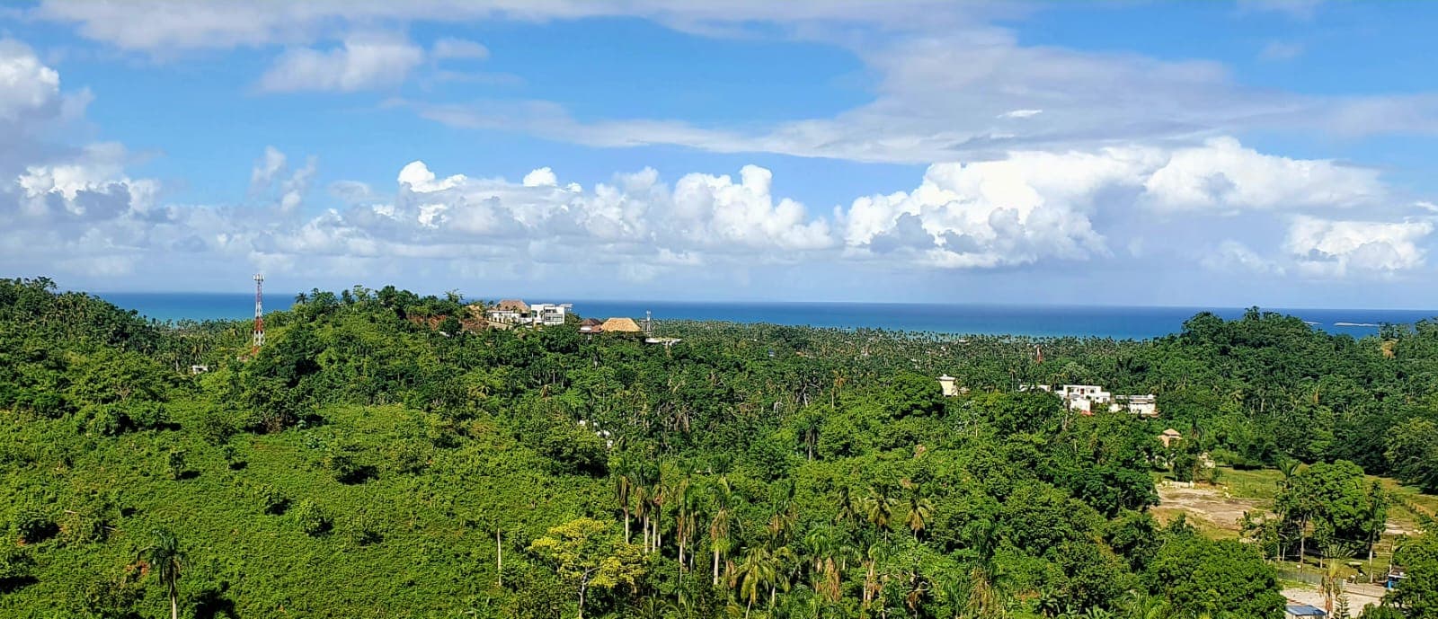 Small but affordable lots with ocean view in the center of town en La Ceiba, Las Terrenas — En venta