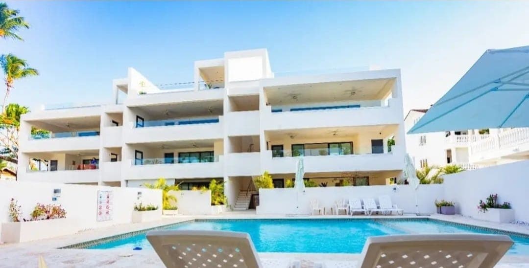 3-BR Second line beach Condo en Punta Popy, Las Terrenas — En venta