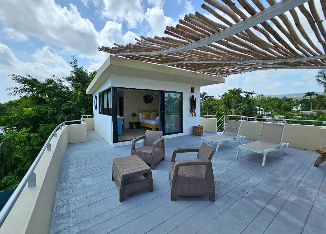 Penthouse opportunity steps from Punta Popy beach en Punta Popy, Las Terrenas — En venta