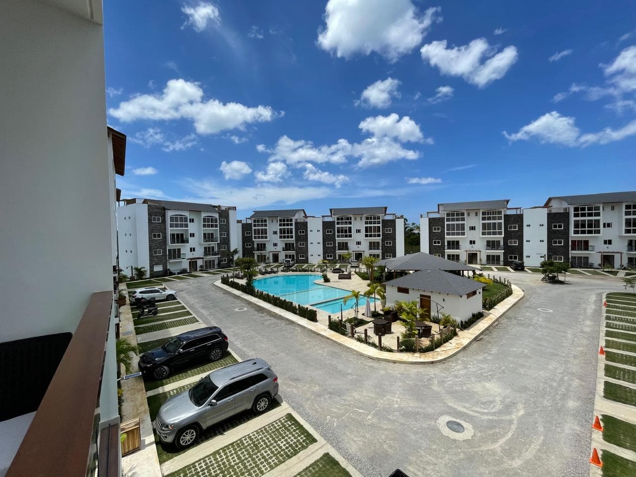 Modern Furnished 3-Bedroom Condo Steps from Popy Beach en Punta Popy, Las Terrenas — En venta