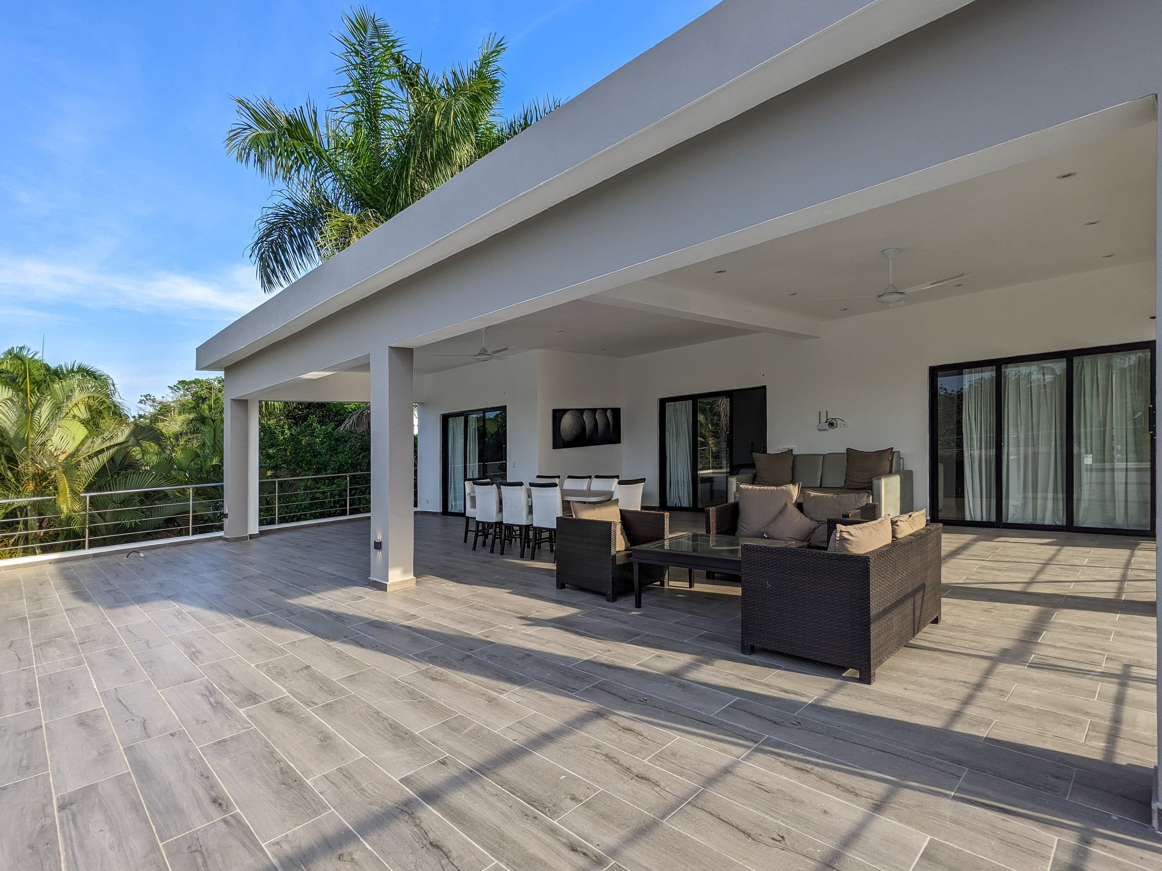 Spacious 6-BR villa in town en Center Town, Las Terrenas — En venta