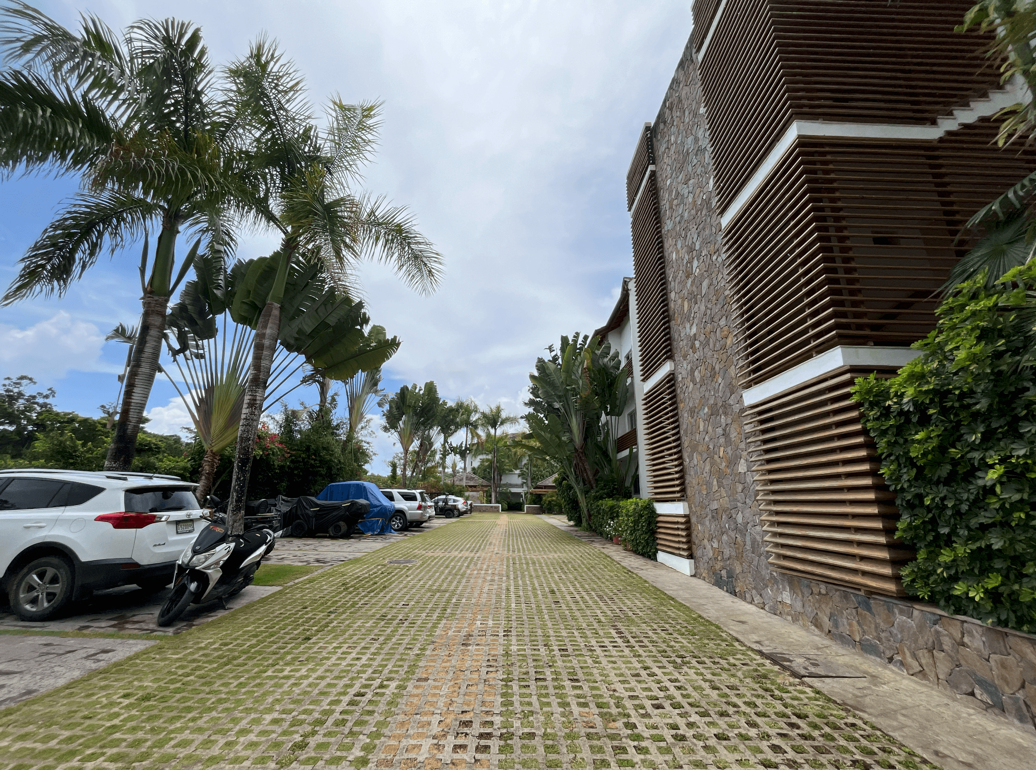 Spacious 3-BR Duplex in gated community 800m from the beach en Abra Grande, Las Terrenas — En venta